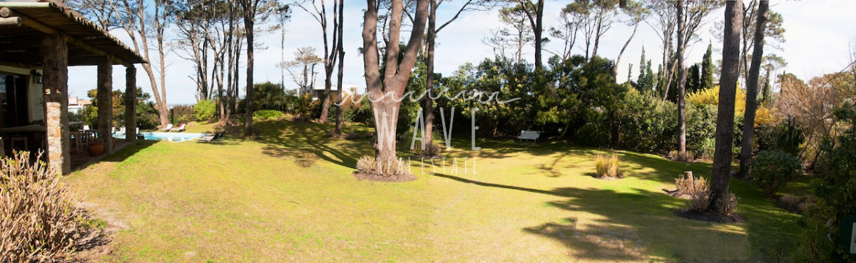 Casa ID.1218 - Alquiler Temporal de Moderna y Confortable casa de 5 dormitorios a pasos del Mar en La Barra, Punta del Este.