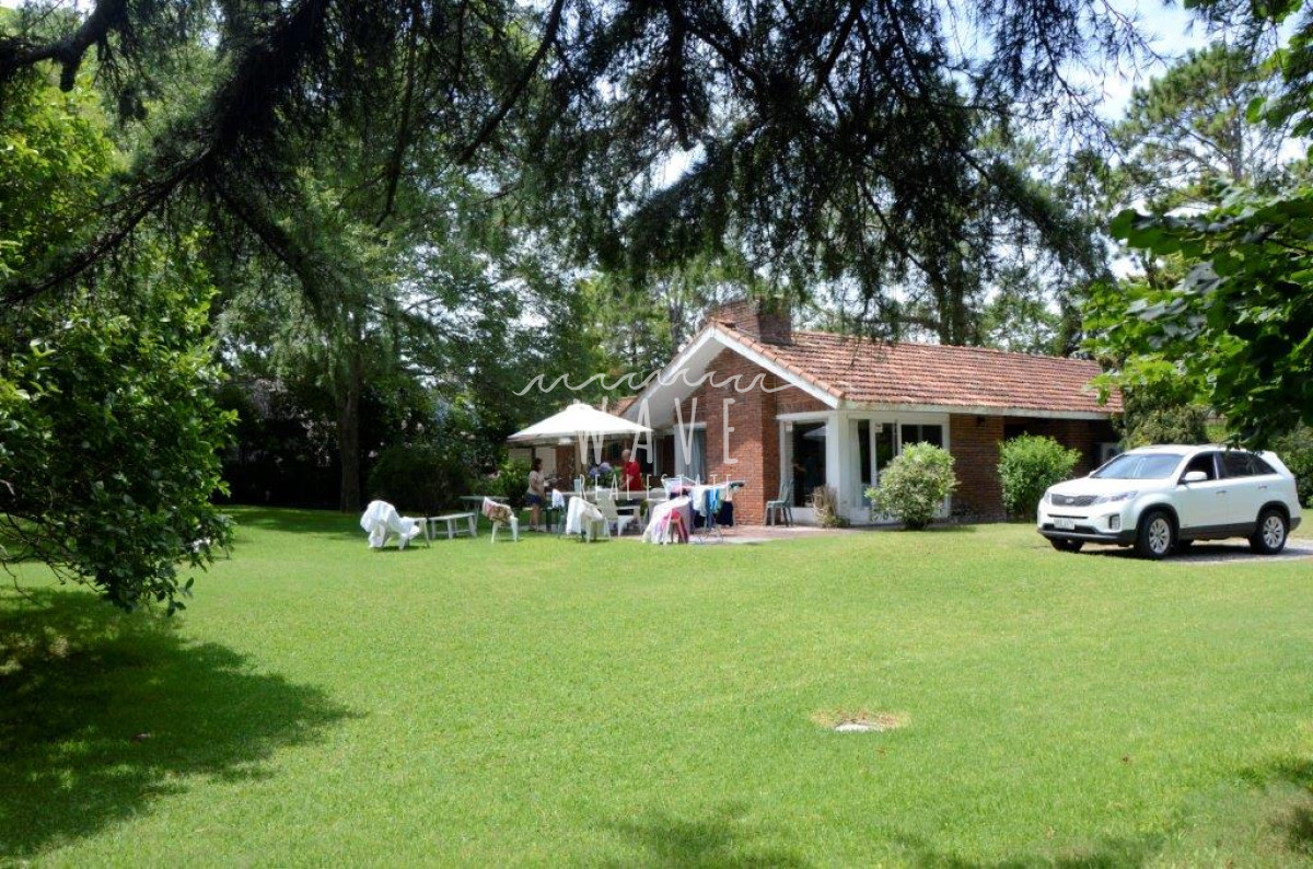 Casa ID.15 - Venta Casa 4 Dormitorios 3 Baños en Golf - Punta del Este