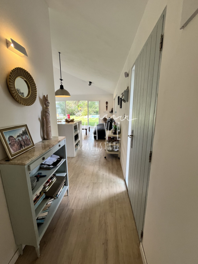 Casa ID.5473 - Venta de casa de 5 dormitorios en El Golf, Punta del Este
