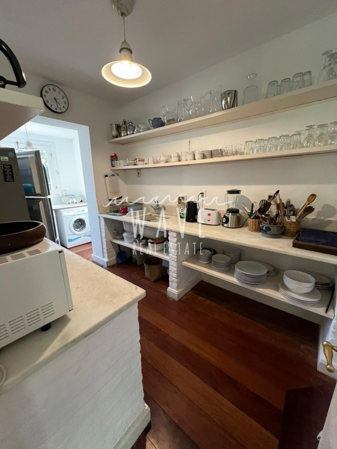 Casa ID.4376 - Alquiler de Verano, Casa con 5 dormitorios en Rincón del indio con piscina 4 mil mts de jardín 