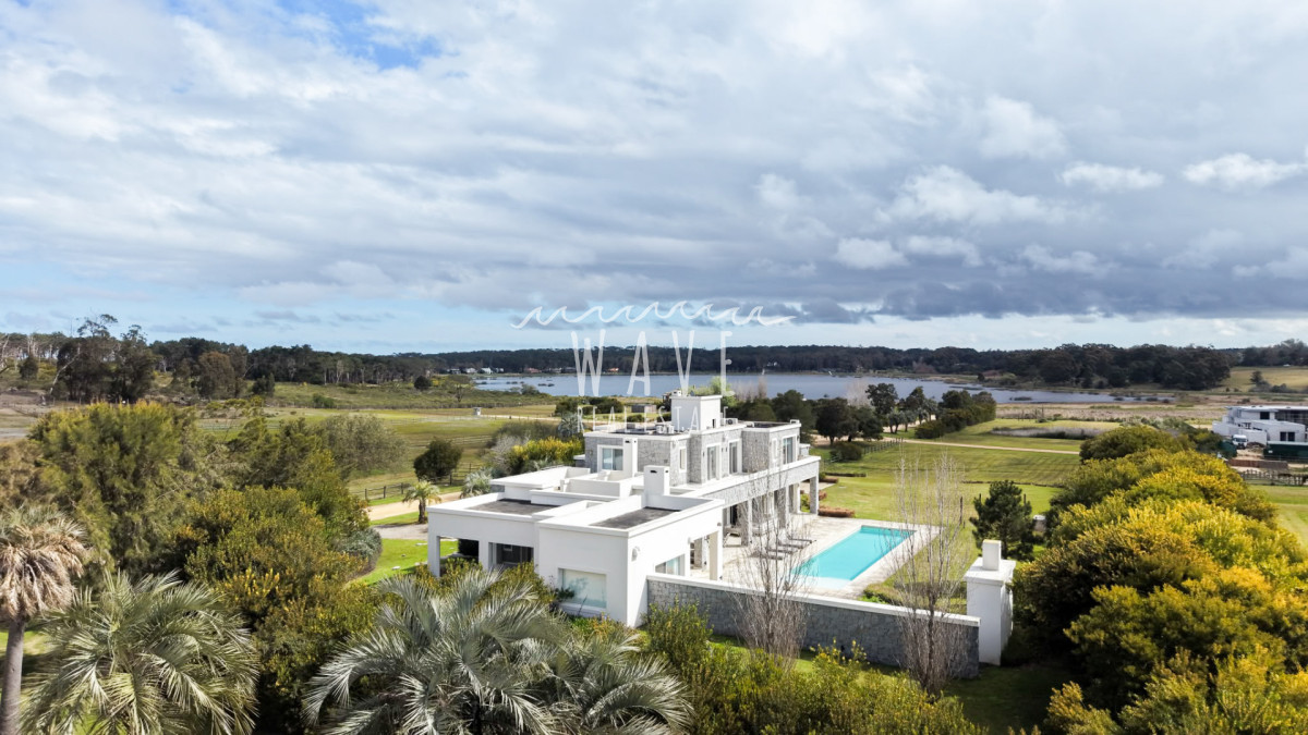 Casa ID.6136 -  Espectacular residencia de 6 suites en Laguna Estates | 5.000 m² de terreno y vista a Laguna Blanca