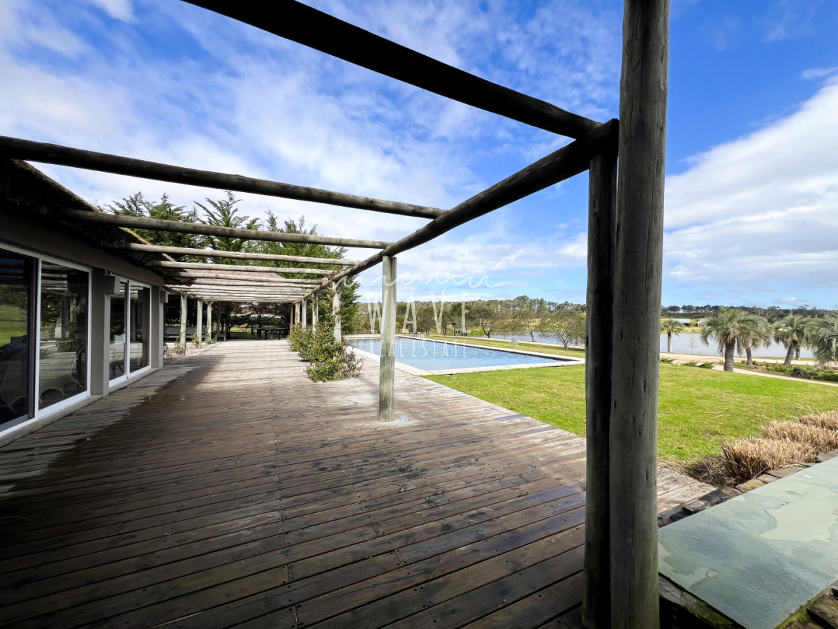 Casa ID.6136 -  Espectacular residencia de 6 suites en Laguna Estates | 5.000 m² de terreno y vista a Laguna Blanca