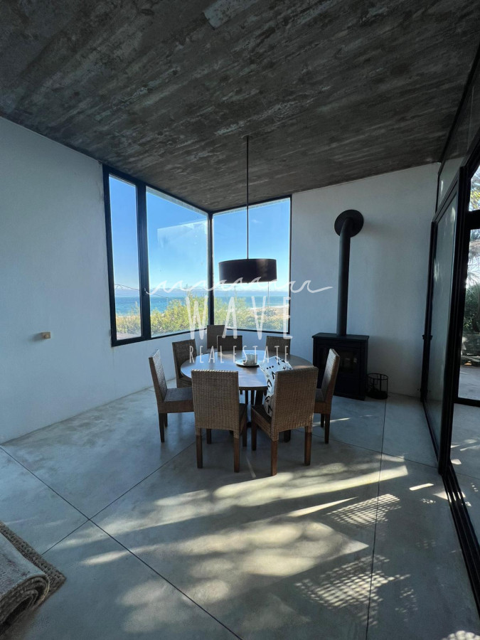 Casa ID.3946 - Casa en alquiler con 3 suites y casa de huespedes frente al mar, en El Chorro. 