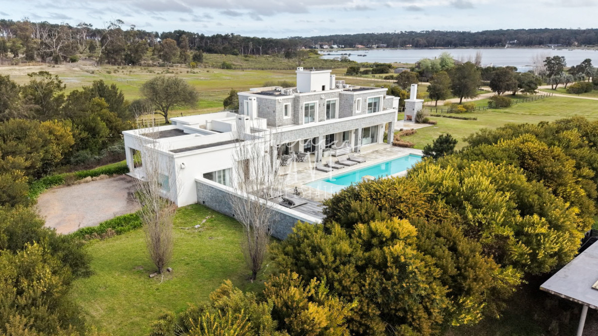Casa ID.6136 -  Espectacular residencia de 6 suites en Laguna Estates | 5.000 m² de terreno y vista a Laguna Blanca