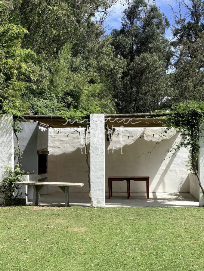 Casa ID.4716 - Venta de casa en El Tesoro,4 dormitorios y piscina.