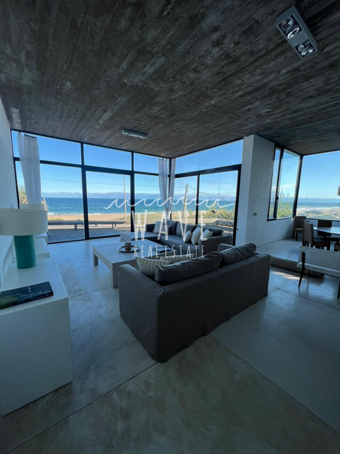 Casa ID.3946 - Casa en alquiler con 3 suites y casa de huespedes frente al mar, en El Chorro. 