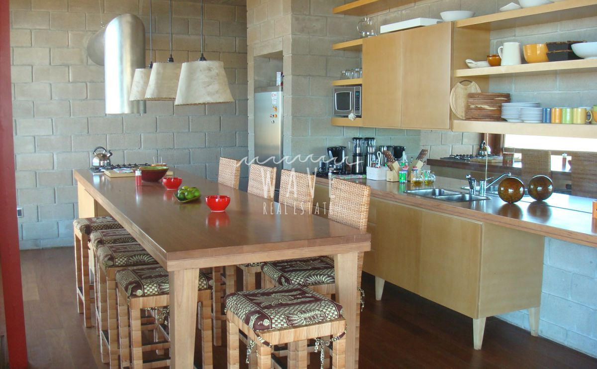 Casa ID.1329 - MODERNA DE LINEAS RECTAS SOBRE EL MAR 