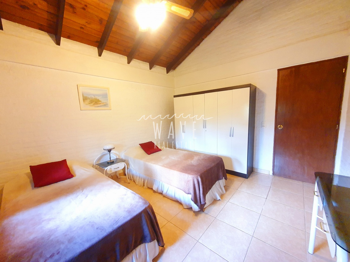 Casa ID.1222 - Venta de casa de 3 dormitorios y servicio en barrio Cantegril, Punta del Este.