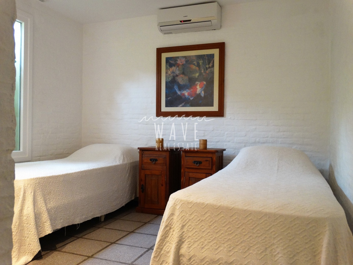 Casa ID.885 - VENTA DE CASA DE 4 DORMITORIOS CON PISCINA EN LA BARRA, PUNTA DEL ESTE.