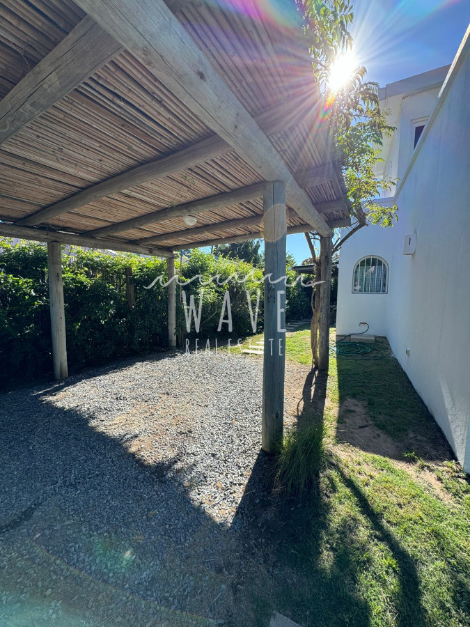 Casa ID.4582 - La Barra, zona Palmas de La Barra, muy cerca del centro comercial, 2 dormitorios, parrillero.