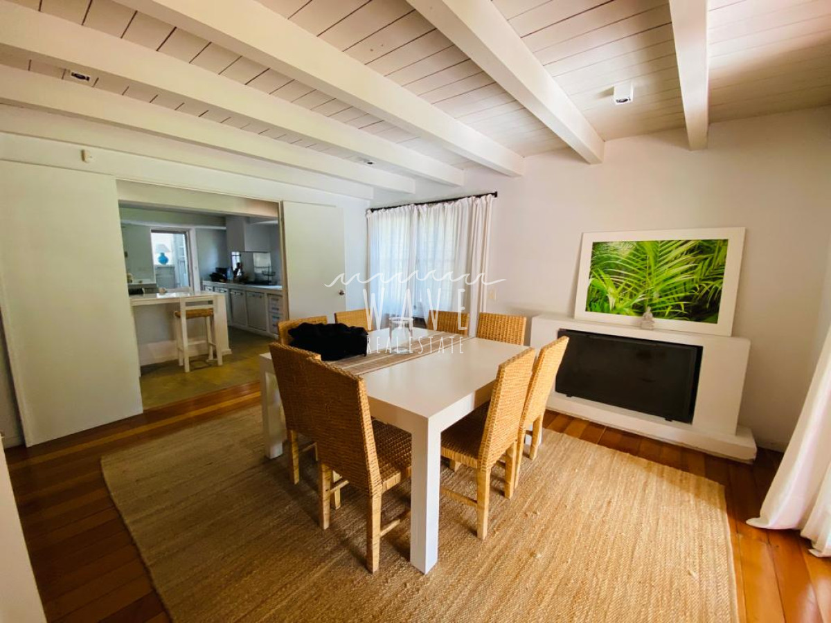 Casa ID.1688 - Venta de Espectacular Casa en Venta San Rafael casi Golf 3 suites más dependencia y piscina
