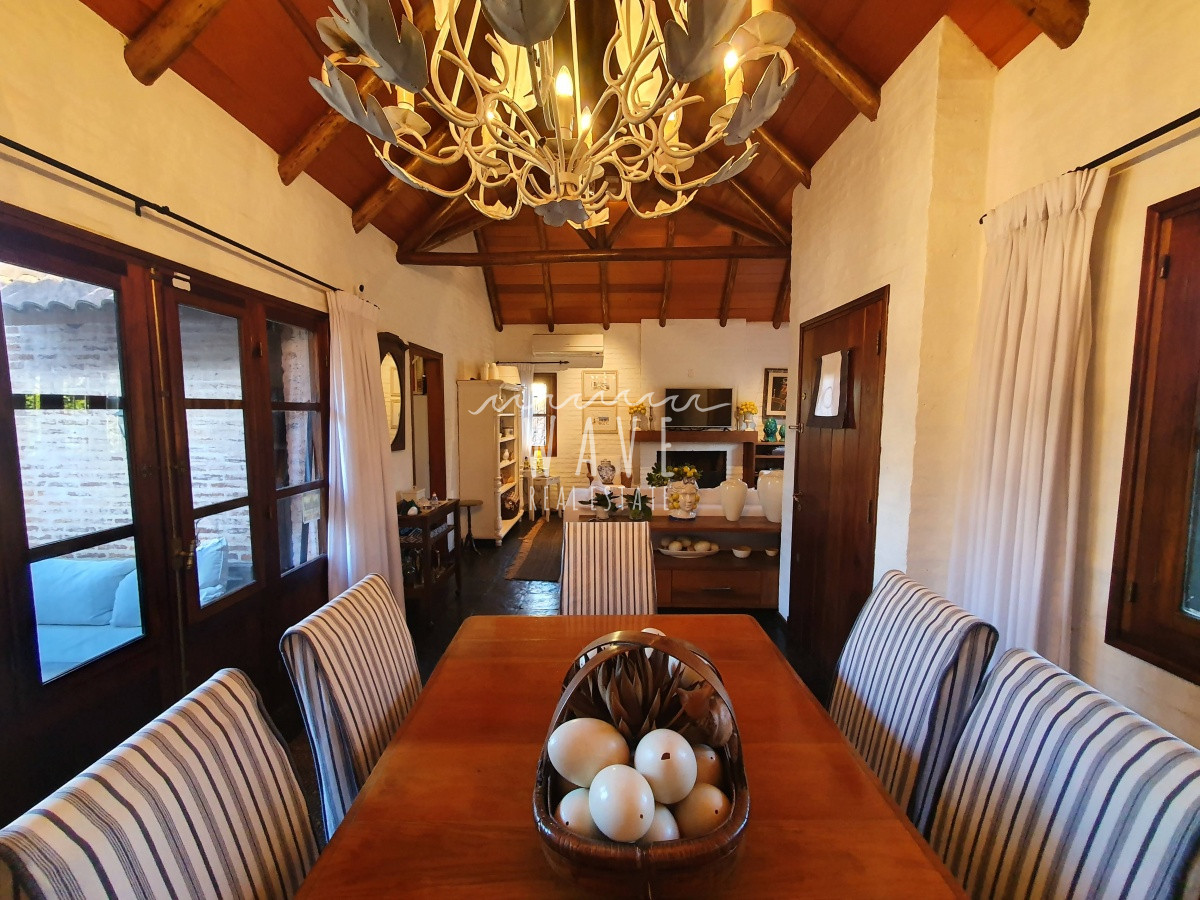 Casa ID.11 - Casa de 2 dormitorios + oficina + dormitorio de servicio a 150 mts del Mar en Playa Brava