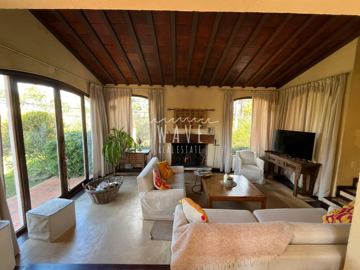 Casa ID.5152 - Alquiler Temporal Casa en Mansa, 3 dormitorios, dependencia de servicio, piscina, jardín.