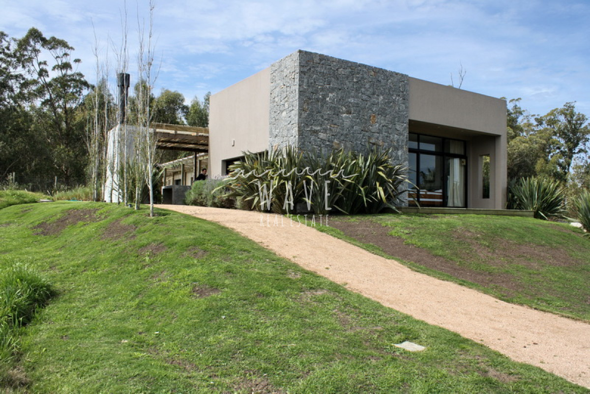 Casa ID.872 - CONFORTABLE CASA EN BARRIO CON SEGURIDAD A METROS DEL MAR. 