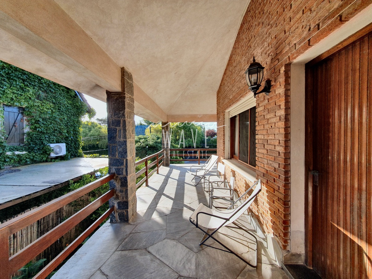 Casa ID.1528 - Alquiler Enero de Casa de 4 dormitorios a 100 mts del mar en Punta del Este.