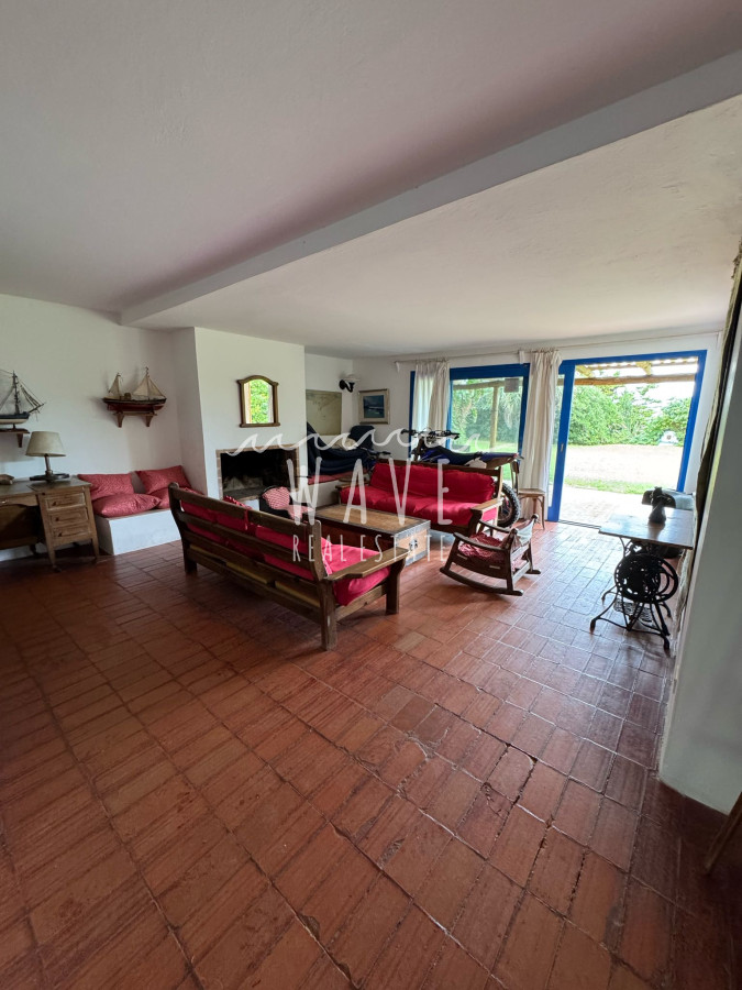 Casa ID.4822 - Venta de casa sobre Ruta 10, La Barra, con 3 dormitorios y 1000 metros de terreno