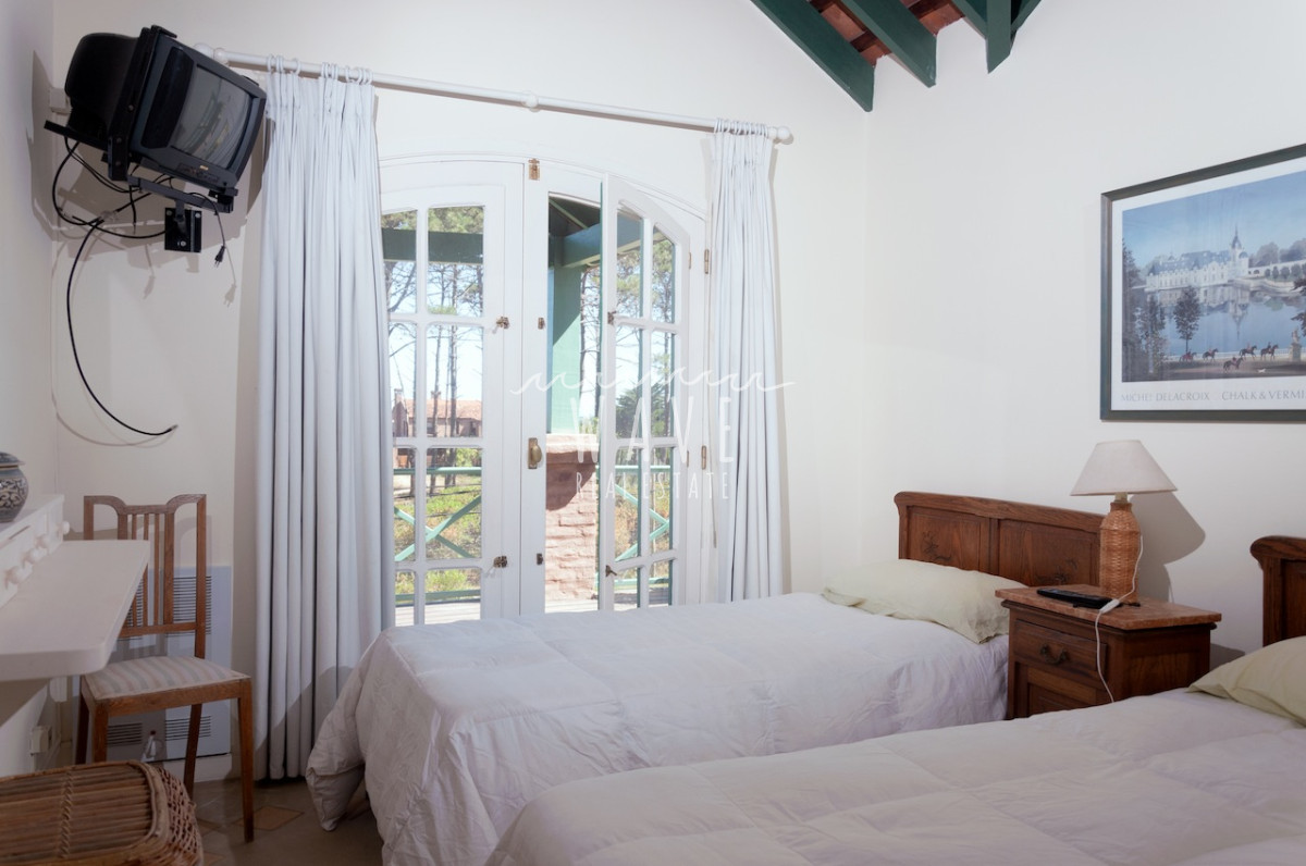 Casa ID.1217 - Alquiler Temporal de Casa de 4 dormitorios, en Montoya, La Barra, Punta del Este.