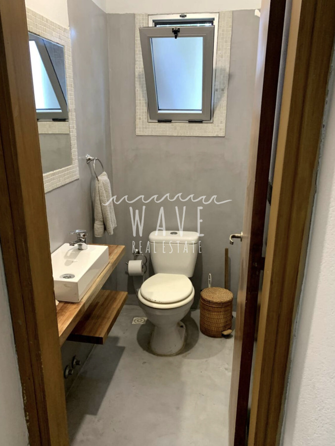 Casa ID.4716 - Venta de casa en El Tesoro,4 dormitorios y piscina.