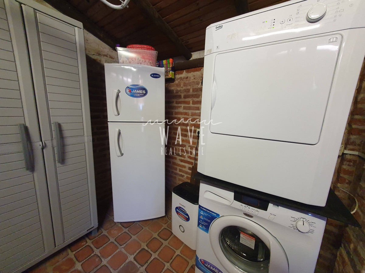 Casa ID.11 - Casa de 2 dormitorios + oficina + dormitorio de servicio a 150 mts del Mar en Playa Brava