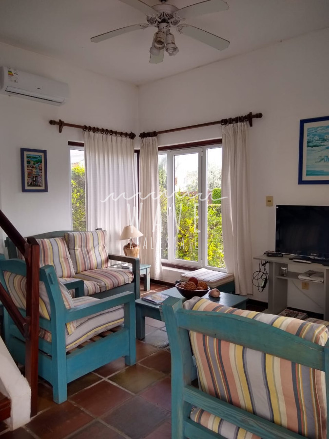 Casa ID.1485 - Alquiler La Barra, para ir caminando a la playa y al centro. 3 dormitorios, parrillero..