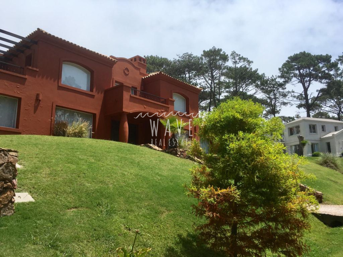 Casa ID.991 - Manantiales, Laguna Blanca, 5 dormitorios y dependencia.