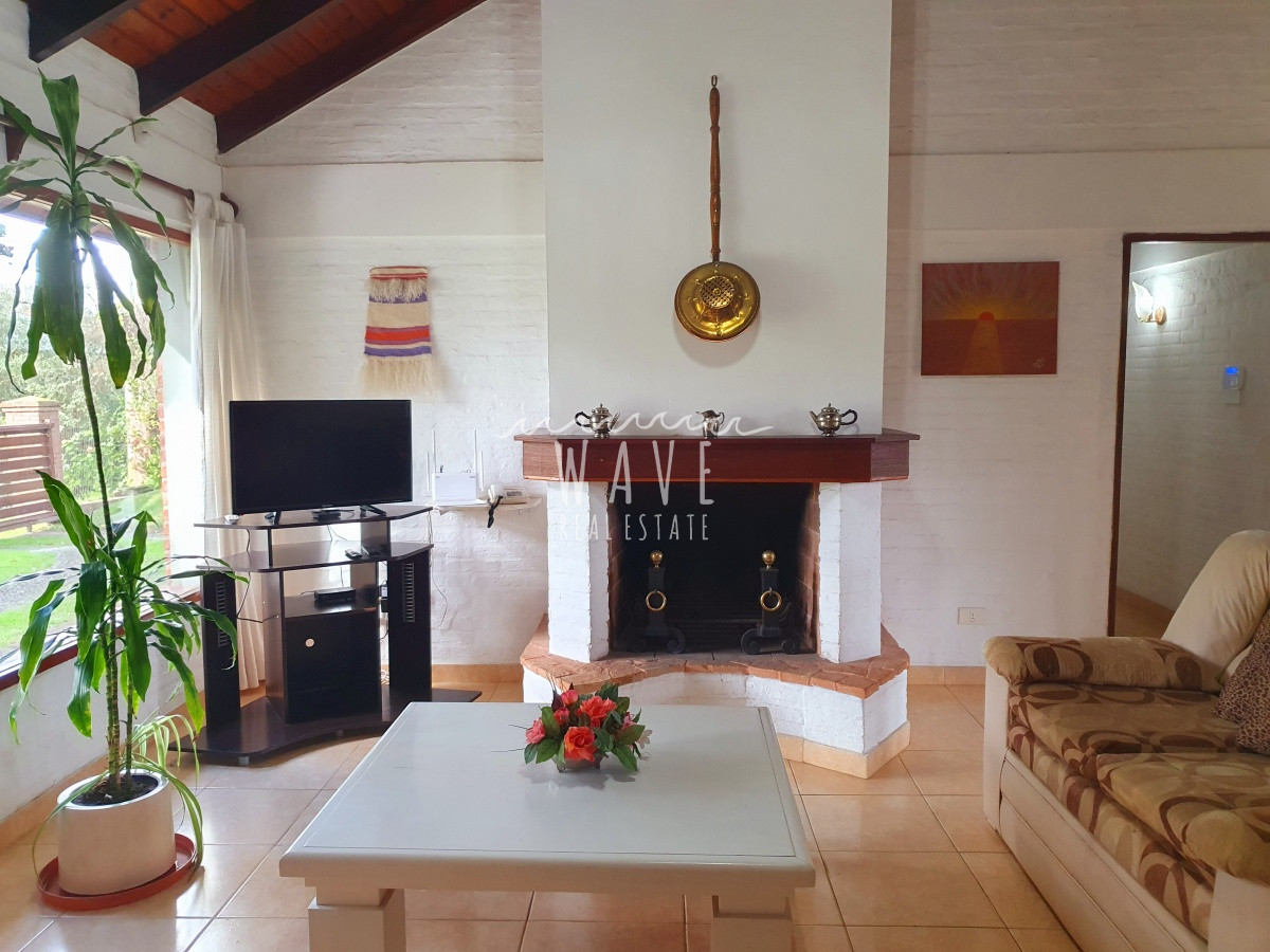 Casa ID.1222 - Venta de casa de 3 dormitorios y servicio en barrio Cantegril, Punta del Este.