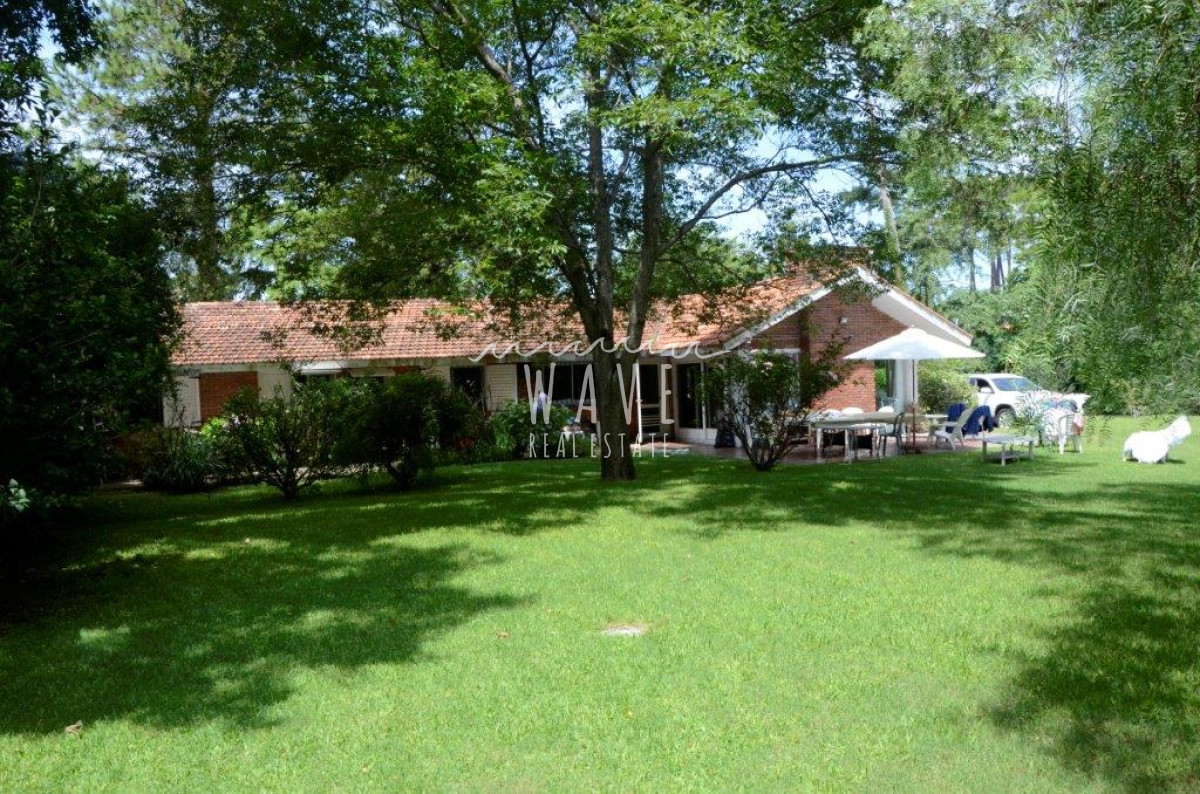 Casa ID.15 - Venta Casa 4 Dormitorios 3 Baños en Golf - Punta del Este