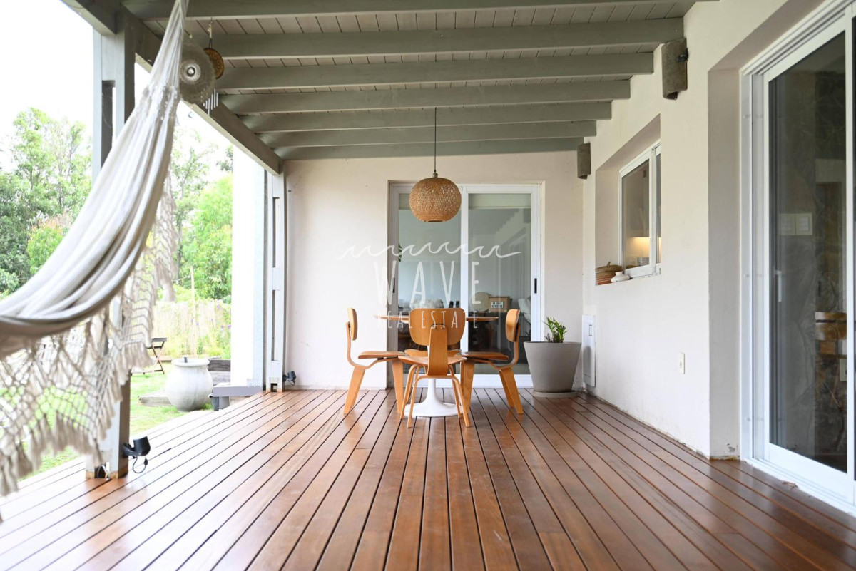 Casa ID.4664 - La Barra, a 5 minutos de todo, en entorno de chacras, 4 dormitorios, piscina, gran jardín.