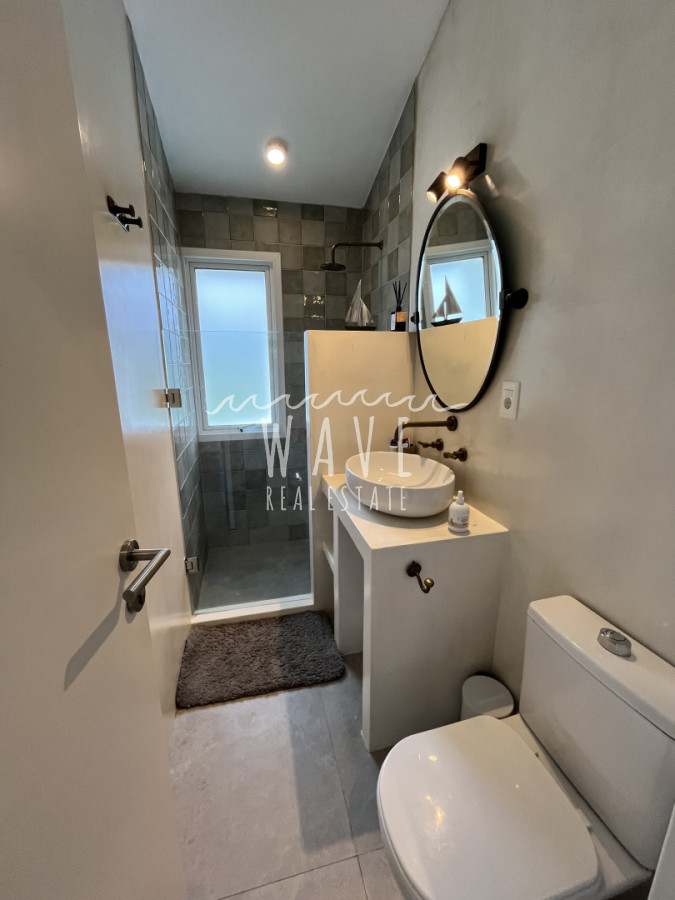 Casa ID.5473 - Venta de casa de 5 dormitorios en El Golf, Punta del Este
