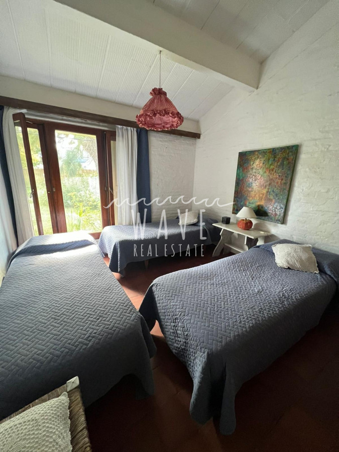 Casa ID.1127 - La Barra, 3 dormitorios, 3 baños, suite con vista al mar, céntrica. 