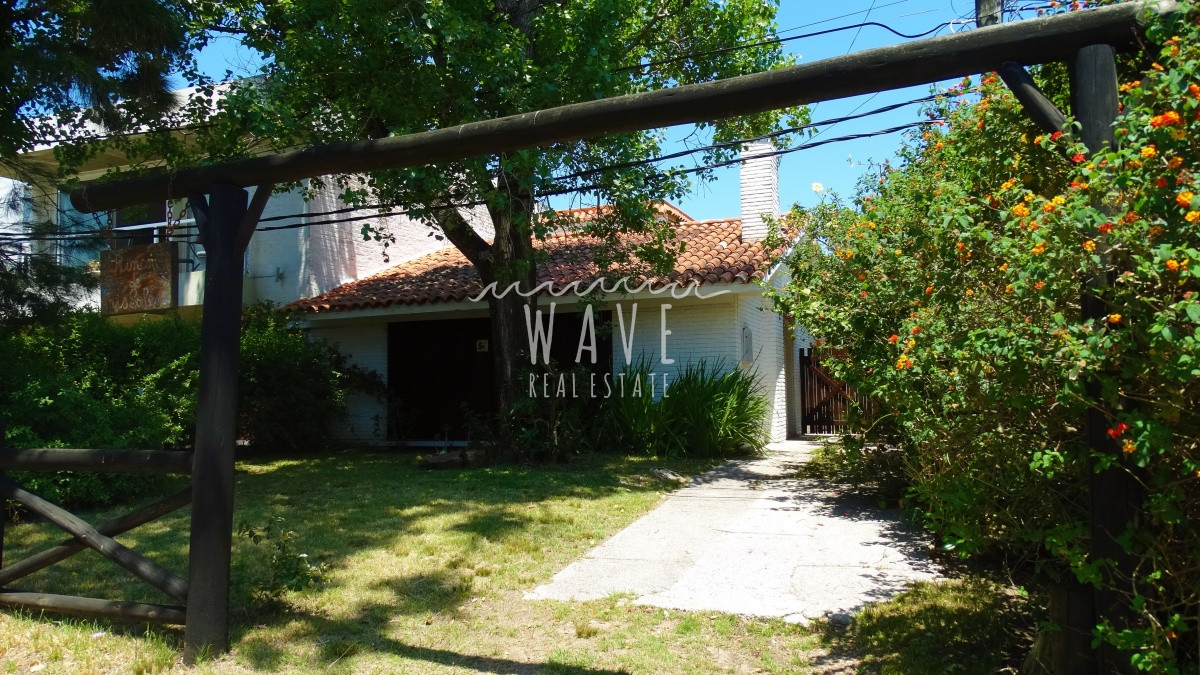 Casa ID.1127 - La Barra, 3 dormitorios, 3 baños, suite con vista al mar, céntrica. 