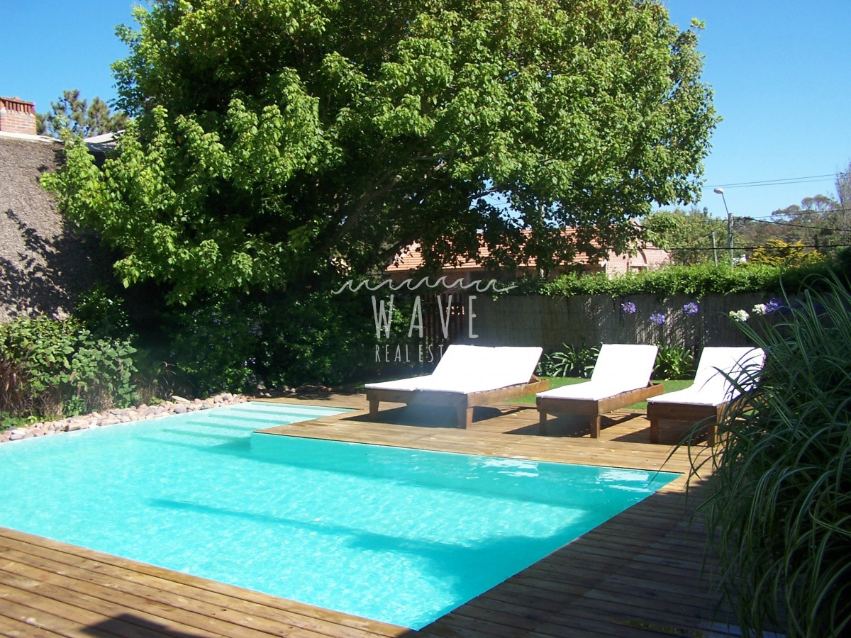 Casa ID.885 - VENTA DE CASA DE 4 DORMITORIOS CON PISCINA EN LA BARRA, PUNTA DEL ESTE.