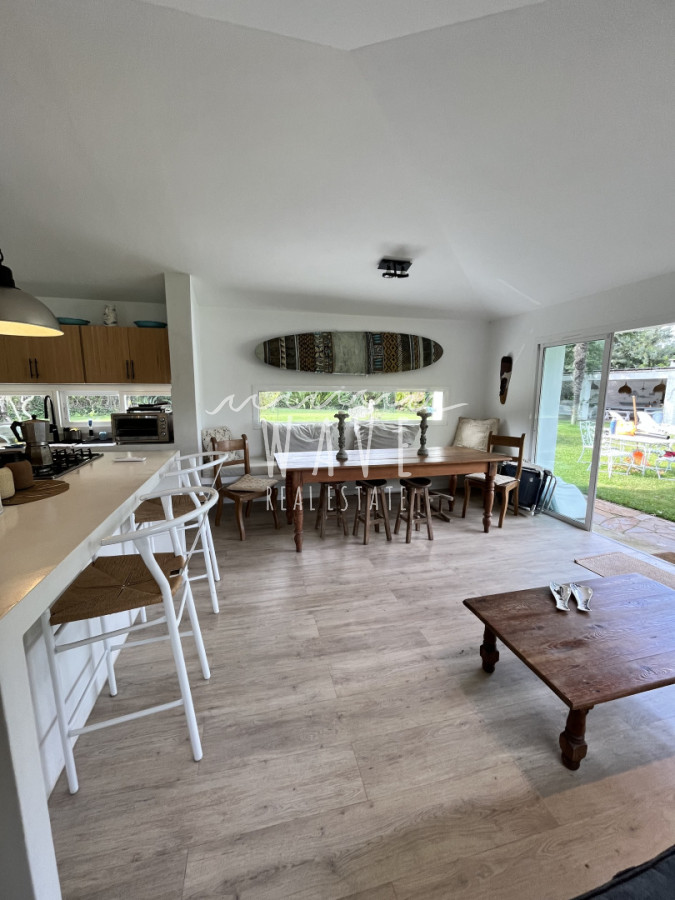 Casa ID.5473 - Venta de casa de 5 dormitorios en El Golf, Punta del Este