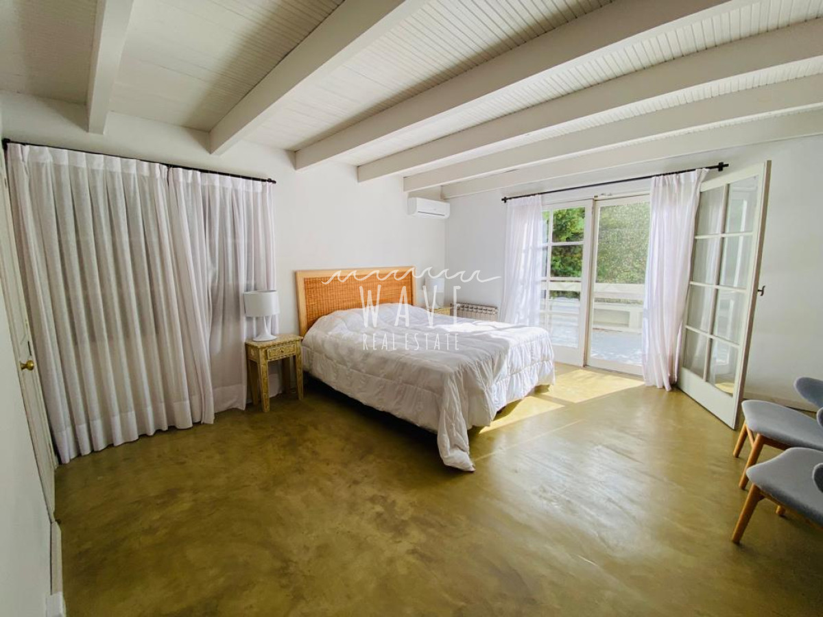 Casa ID.1688 - Venta de Espectacular Casa en Venta San Rafael casi Golf 3 suites más dependencia y piscina