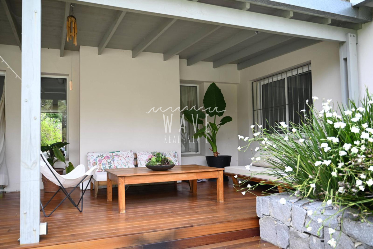 Casa ID.4664 - La Barra, a 5 minutos de todo, en entorno de chacras, 4 dormitorios, piscina, gran jardín.