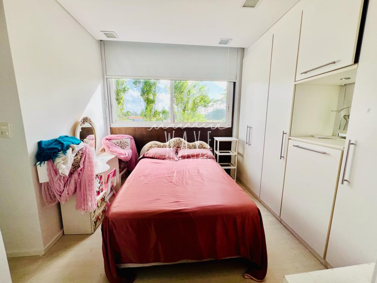 Casa ID.3971 - Venta de casa en Barrio Privado 400 m2 construidos. 