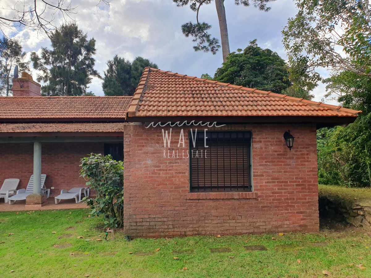 Casa ID.1222 - Venta de casa de 3 dormitorios y servicio en barrio Cantegril, Punta del Este.