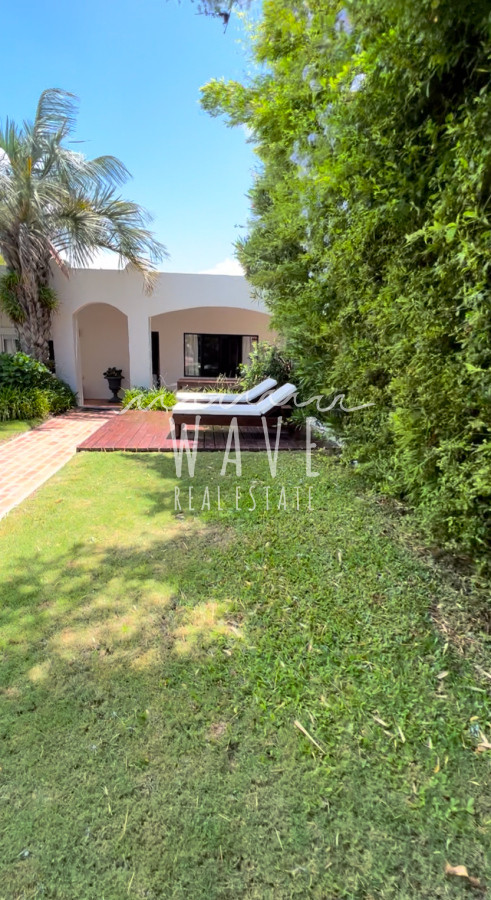 Casa ID.1040 - Alquiler Temporal La Barra, zona céntrica, a 1 cuadra Ruta 10, Ideal familias numerosas.