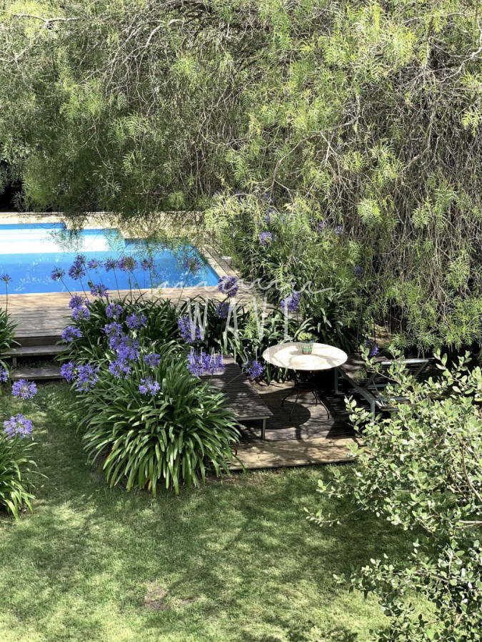 Casa ID.4716 - Venta de casa en El Tesoro,4 dormitorios y piscina.