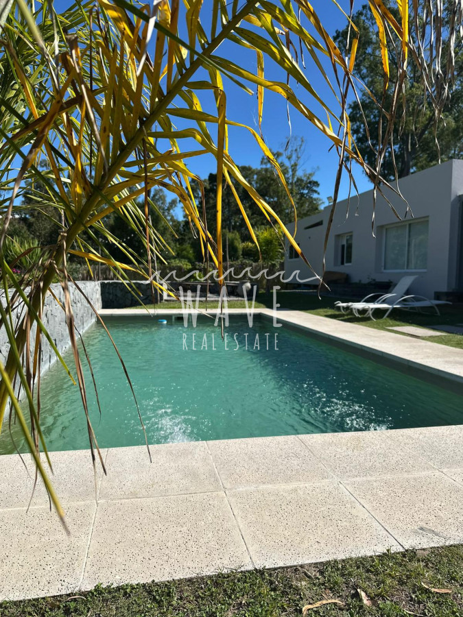 Casa ID.4664 - La Barra, a 5 minutos de todo, en entorno de chacras, 4 dormitorios, piscina, gran jardín.