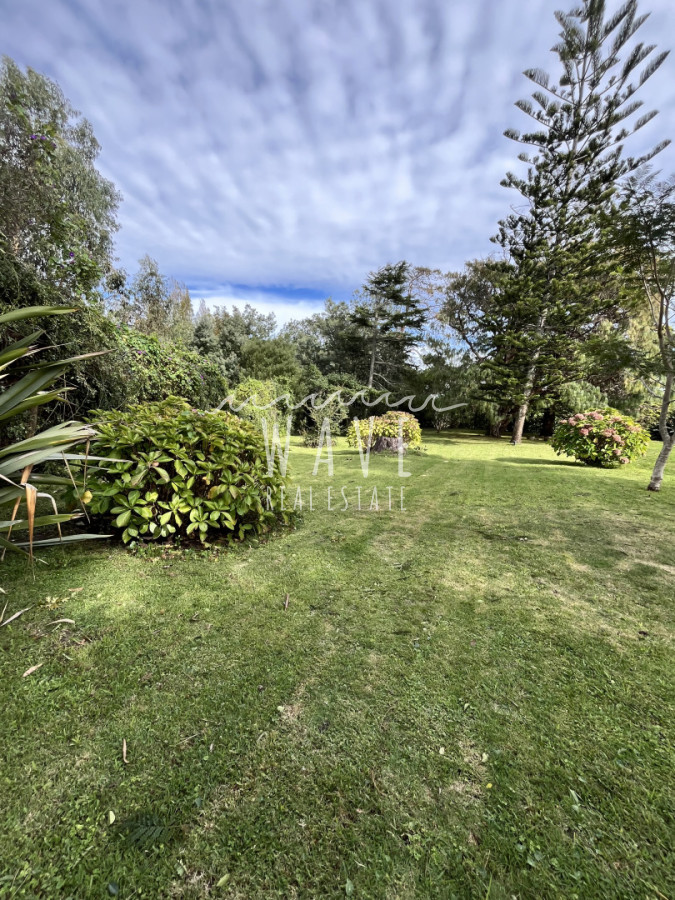 Casa ID.5473 - Venta de casa de 5 dormitorios en El Golf, Punta del Este