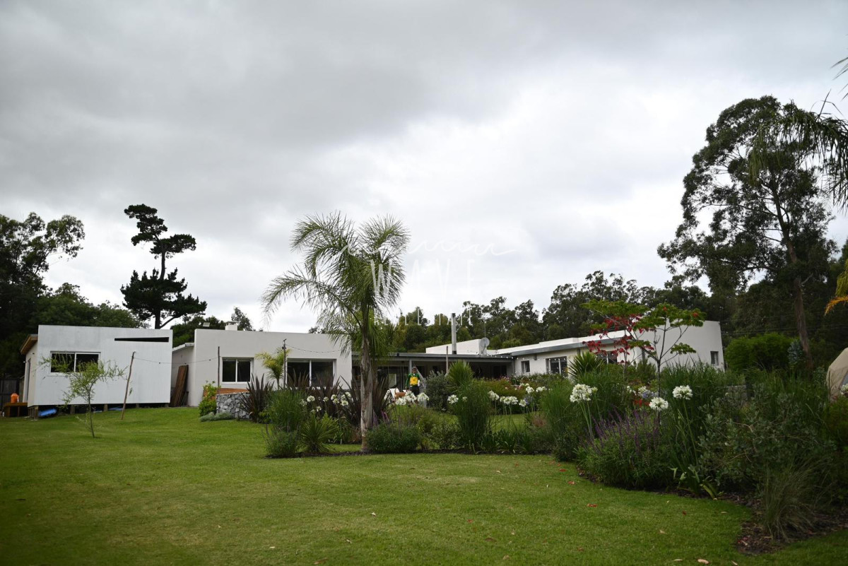 Casa ID.4664 - La Barra, a 5 minutos de todo, en entorno de chacras, 4 dormitorios, piscina, gran jardín.