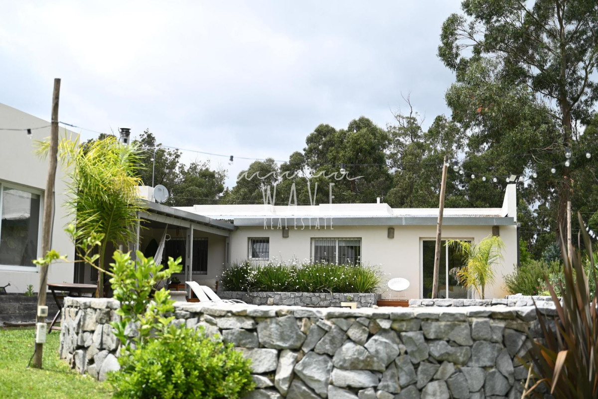 Casa ID.4664 - La Barra, a 5 minutos de todo, en entorno de chacras, 4 dormitorios, piscina, gran jardín.