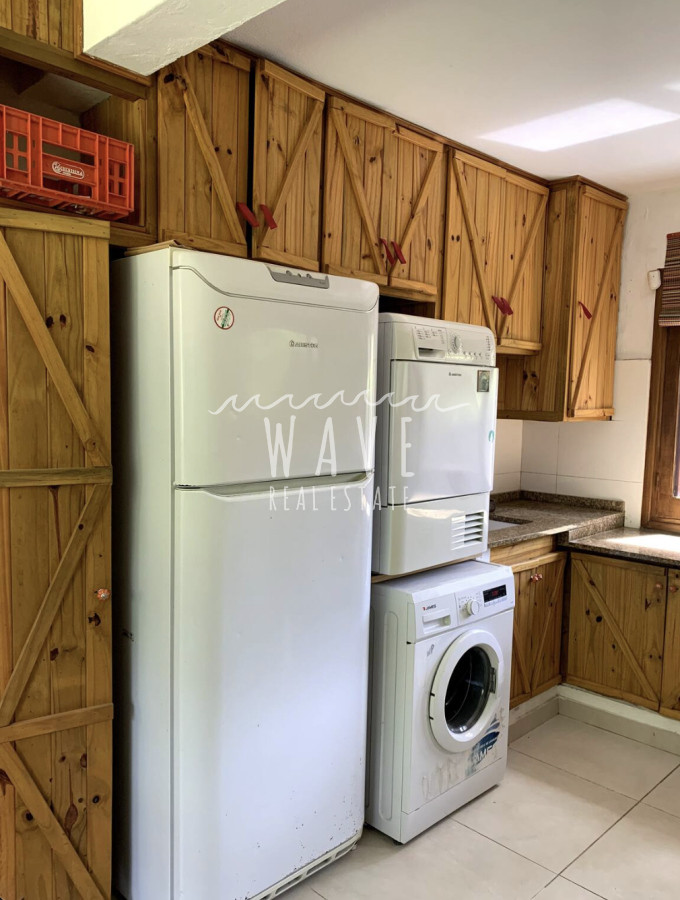 Casa ID.4716 - Venta de casa en El Tesoro,4 dormitorios y piscina.