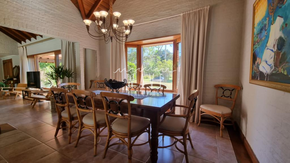 Casa ID.1500 - Exclusiva casa en Beverly Hills. 4 dormitorios. Piscina.