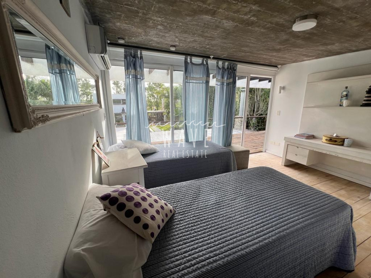 Casa ID.3971 - Venta de casa en Barrio Privado 400 m2 construidos. 