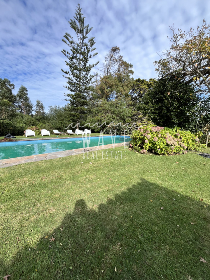 Casa ID.5473 - Venta de casa de 5 dormitorios en El Golf, Punta del Este