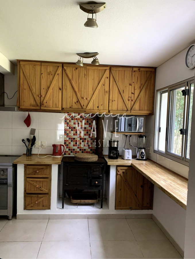 Casa ID.4716 - Venta de casa en El Tesoro,4 dormitorios y piscina.