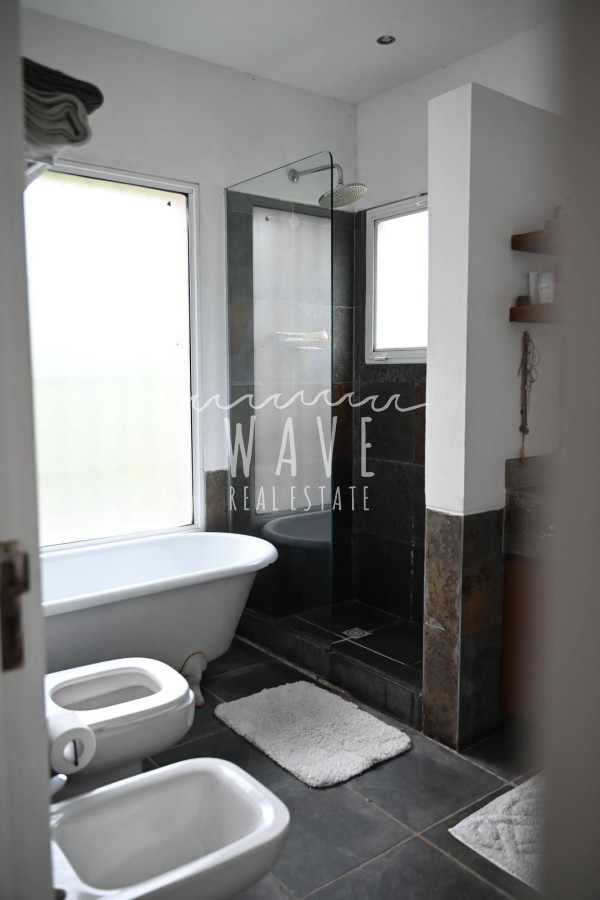 Casa ID.4664 - La Barra, a 5 minutos de todo, en entorno de chacras, 4 dormitorios, piscina, gran jardín.