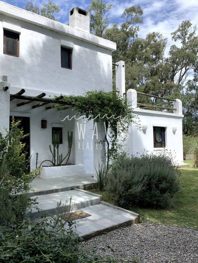 Casa ID.4716 - Venta de casa en El Tesoro,4 dormitorios y piscina.